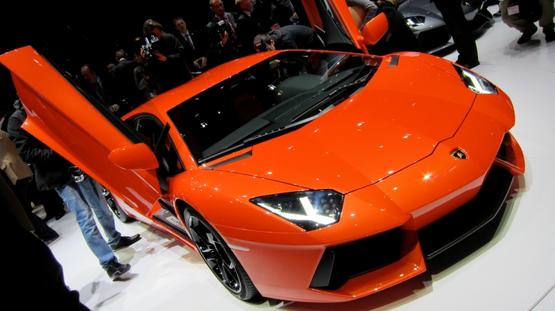 Illustration for article titled Lamborghini Aventador, live and in the orange metallic flesh